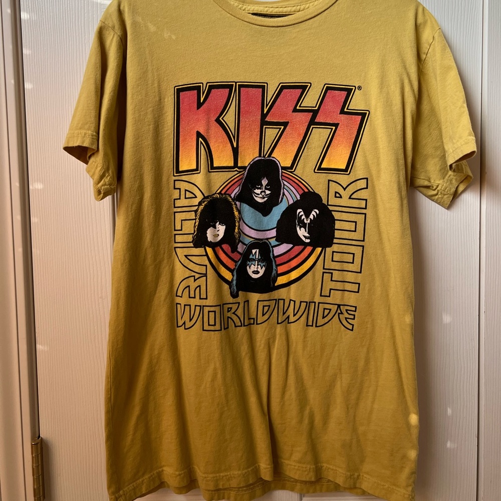 Kiss tee